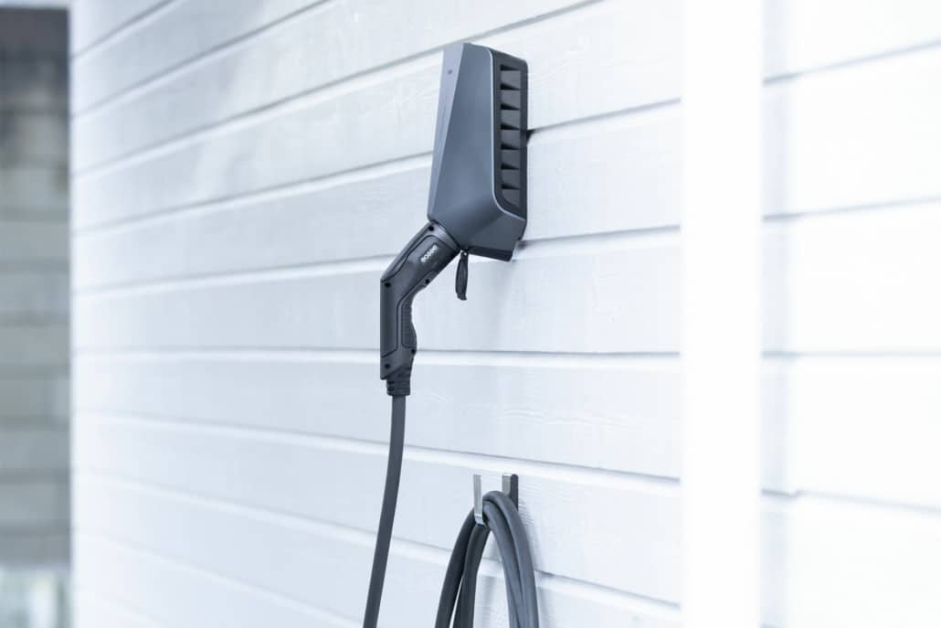 ladestander installeret på væg